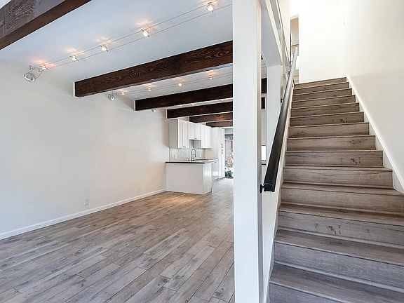 3rd image of 4040 Grand View Blvd Unit 15