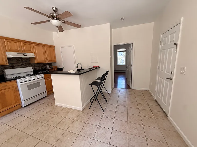 41 Montgomery St #2 — Photo 5