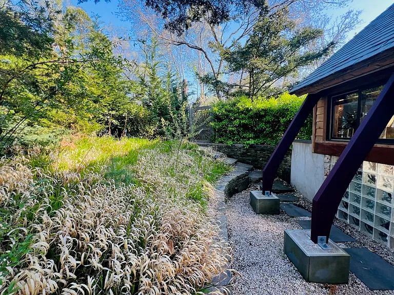 1 Burkeshire Dr — Photo 15