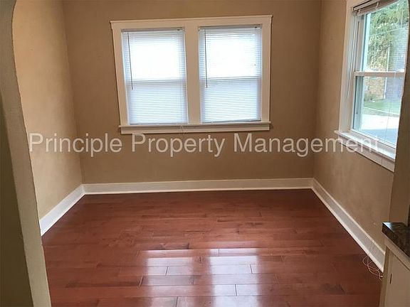 5th image of 219 E Elmhurst Ave