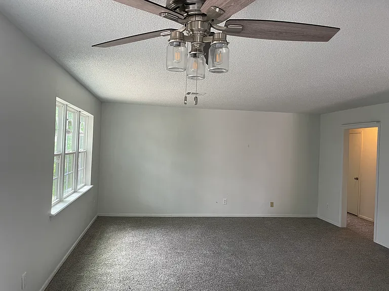 315 W Quantico St — Photo 5