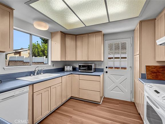 5th image of 17362 Breda Ln