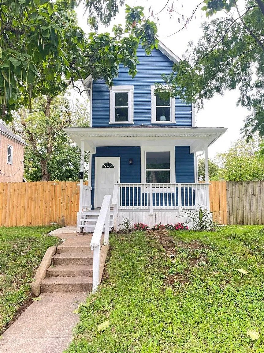 379 Whitethorne Ave photo 1