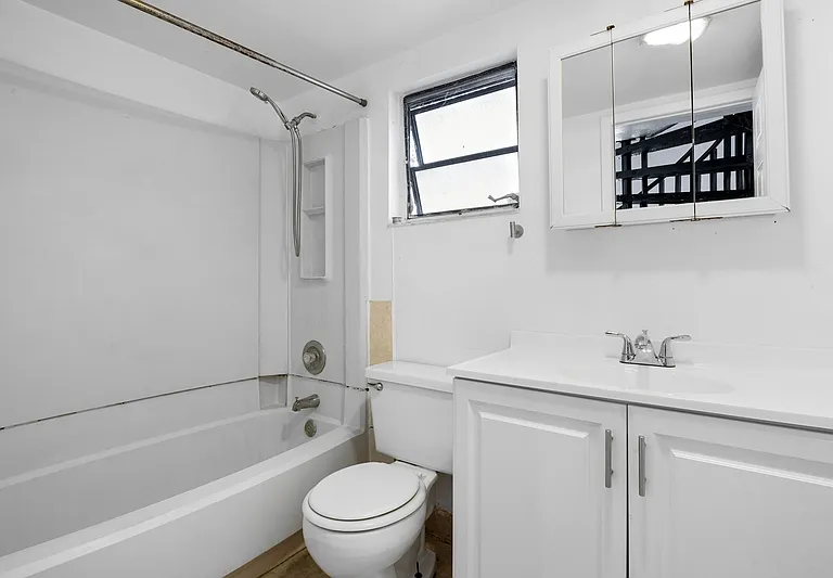 2134 Bradford St — Photo 10