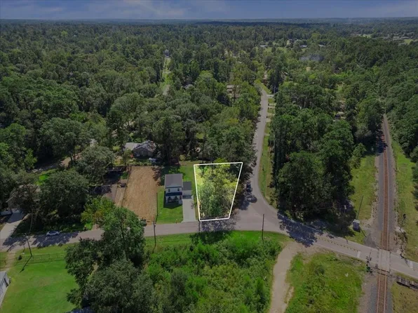 15592 Arrowhead Loop West, Willis, TX 77378