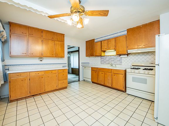 4th image of 18125 Wildwood Ave