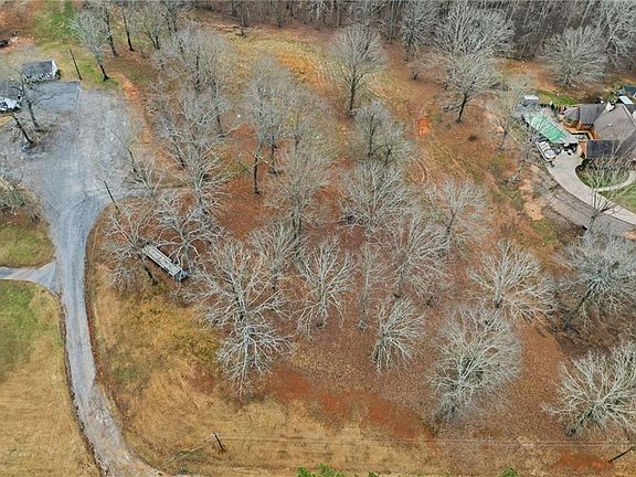 5th image of 410 N Stringer Rd