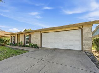 1721 Dell Oak Dr, Garland, TX 75040