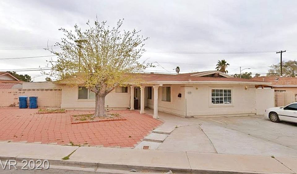 2nd image of 2717 Castlewood Dr
