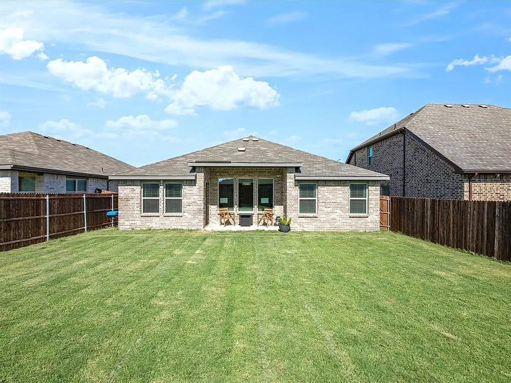 Building Photo - 9929 Mescalbean Blvd