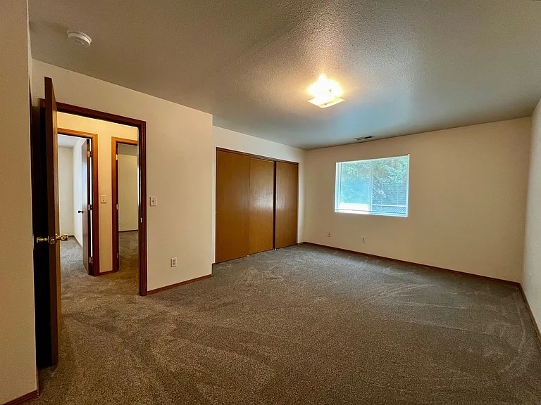 1309 S 75th Ave — Photo 11
