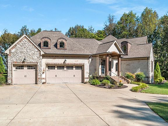 5th image of 7101 Hardwood Ln