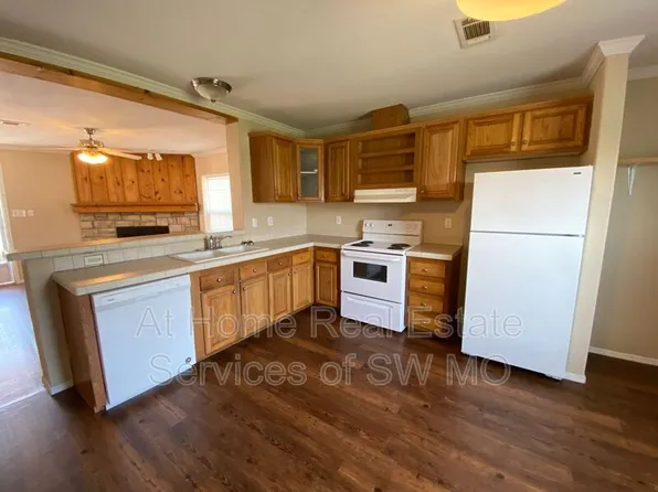 501 W Warren Ave #A, Ozark, MO 65721