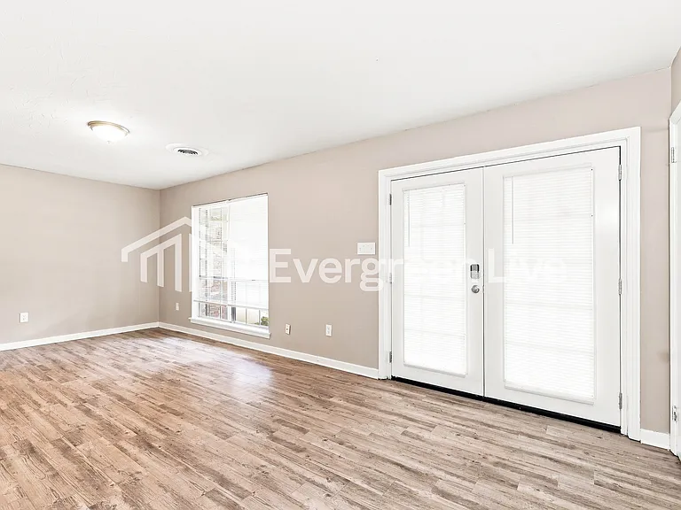 2839 Fallbrook Dr — Photo 3