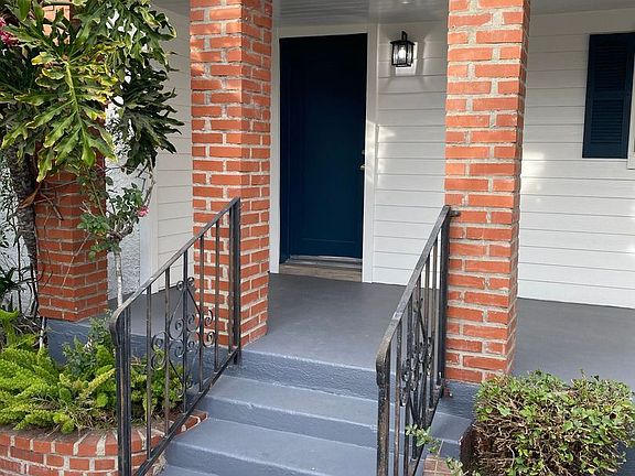 2nd image of 853 W 43rd Pl