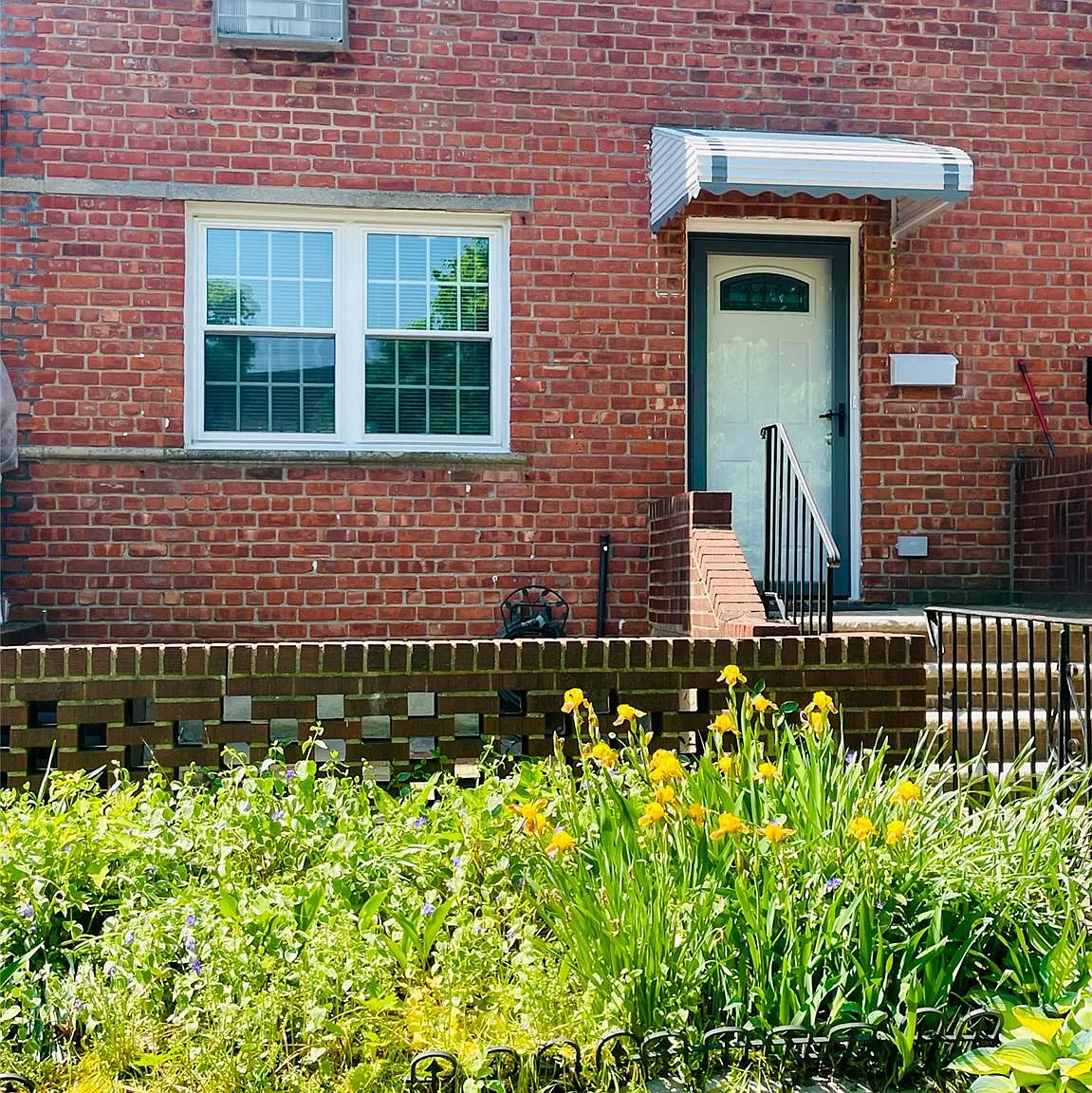 3 bed, 1.5 bath, 1224 sqft, $3,300 — Photo 2