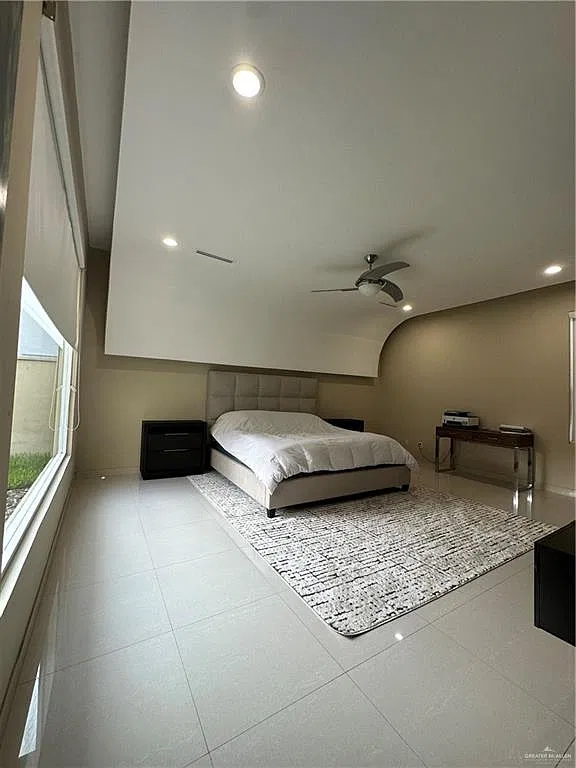 3 bed, 3.0 bath, 2195 sqft, $2,700 — Photo 4