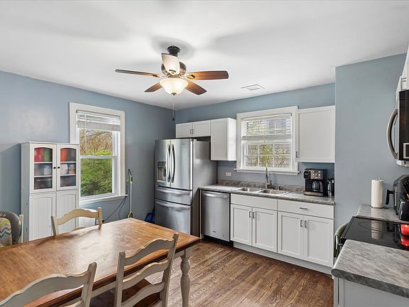 3rd image of 2107 Eshcol Ave