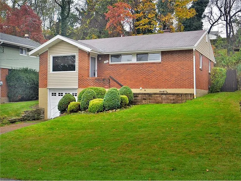 151 Queenston Dr photo 1