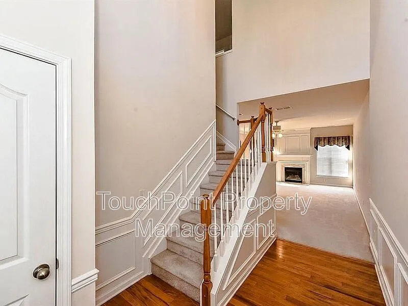 3 bed, 2.5 bath, 1800 sqft, $2,150 — Photo 2