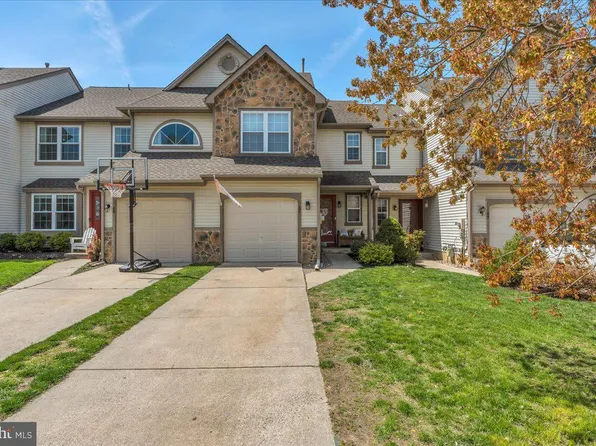 67 Sandhurst Dr, Mount Laurel, NJ 08054