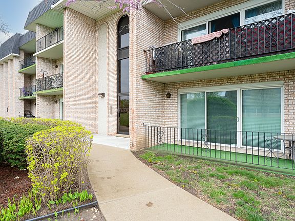 3rd image of 9202 S Pulaski Rd APT 1E