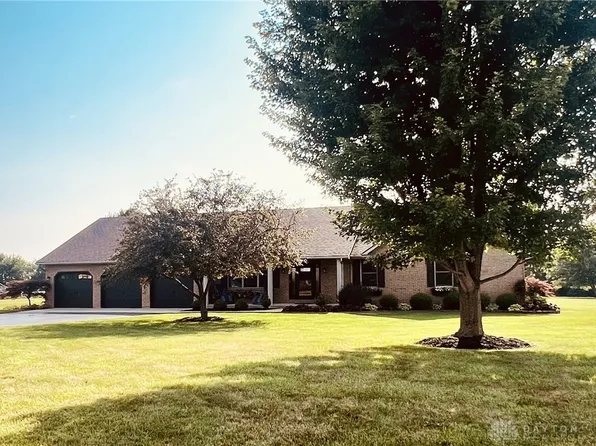 88 Country Manor Dr, Wilmington, OH 45177