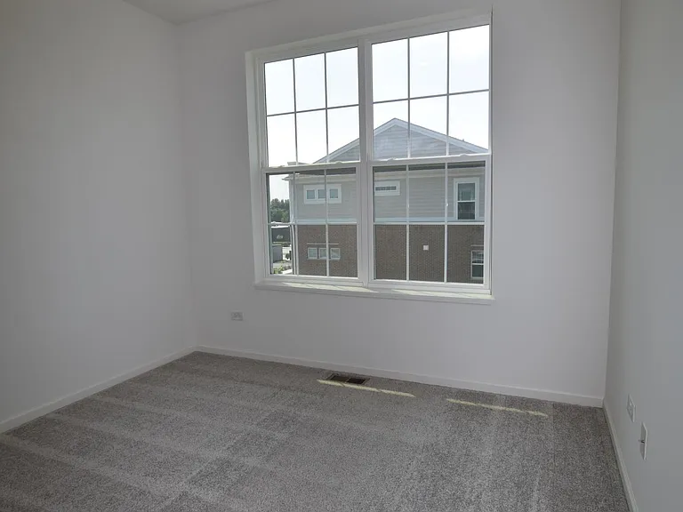2945 Showplace Dr — Photo 31