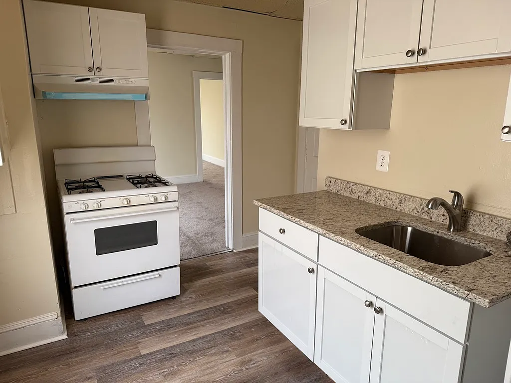 3 bed, 1000 sqft, $1,625 — Photo 1