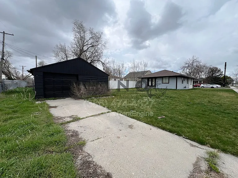 578 N Dexter St — Photo 13
