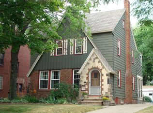 1075 Pennfield Rd, Cleveland Heights, OH 44121