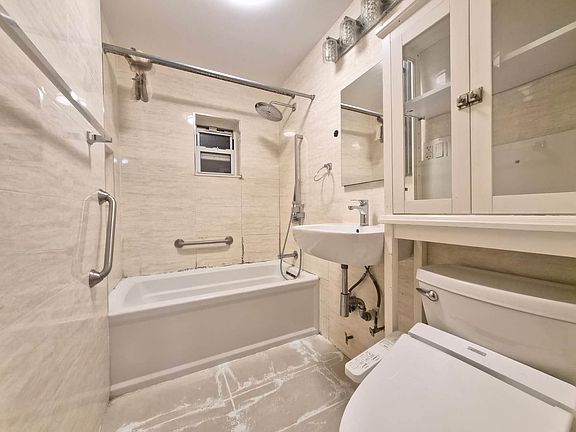 5th image of 186 Dahill Rd #2R