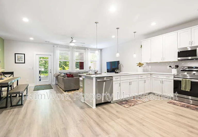 7722 Park Gate Dr — Photo 8