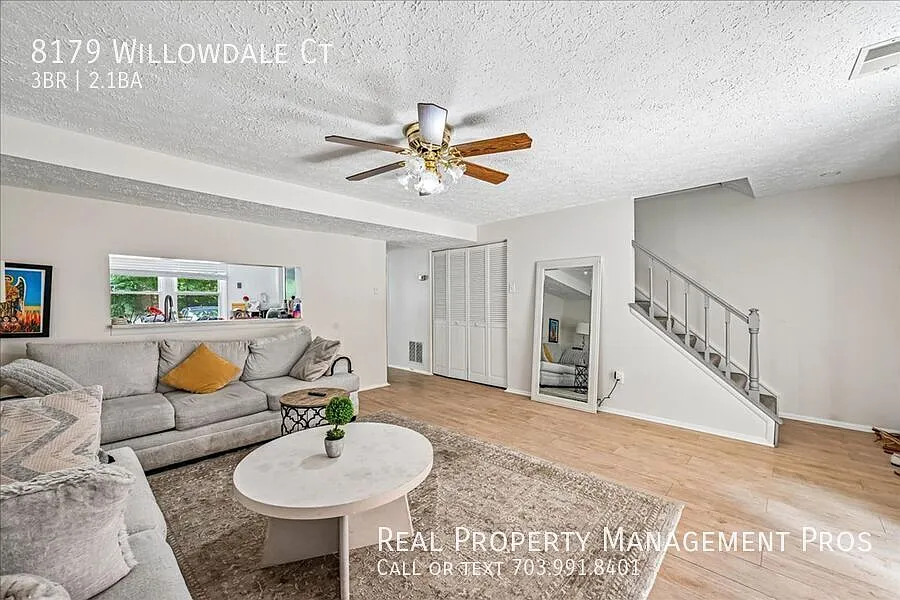 Stunning end-unit townhome with a backyard made for entertaining! — Photo 3