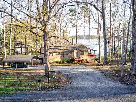 3rd image of 5 Maplewood Ln