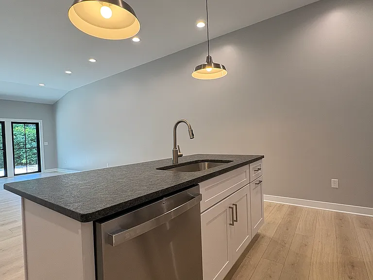 715 Braun St — Photo 6