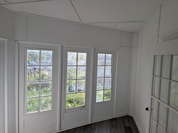 4th image of 2210 Coronette Ave