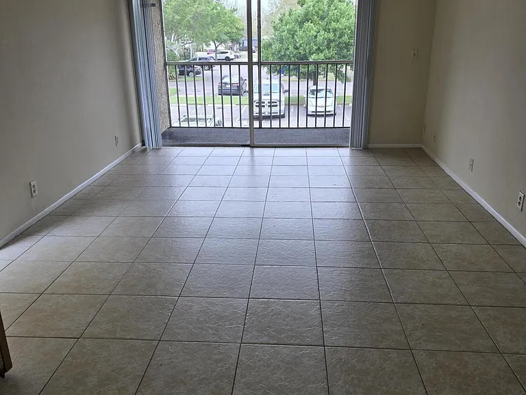 1520 SE Royal Green Cir #K203 — Photo 3