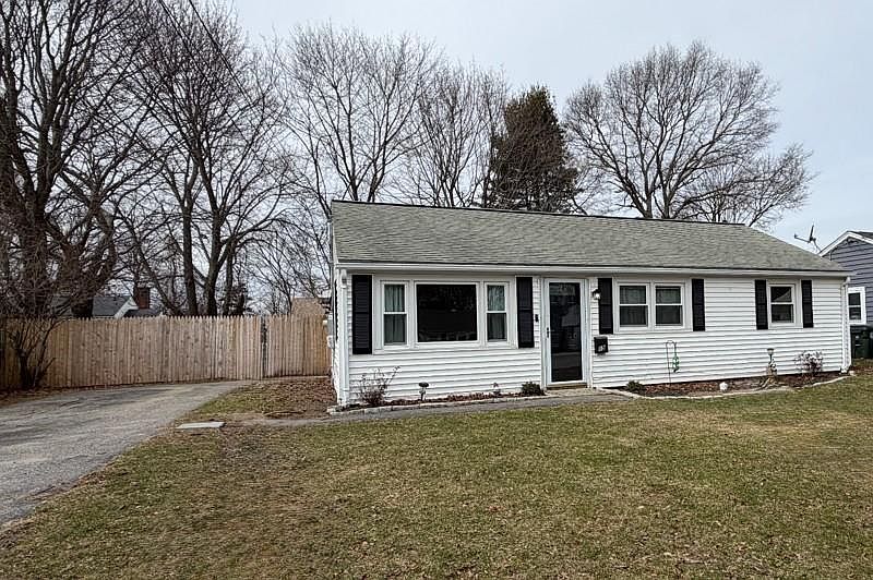 1st image of 15 Rosedale Dr