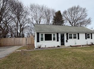 15 Rosedale Dr, Bristol, RI 02809