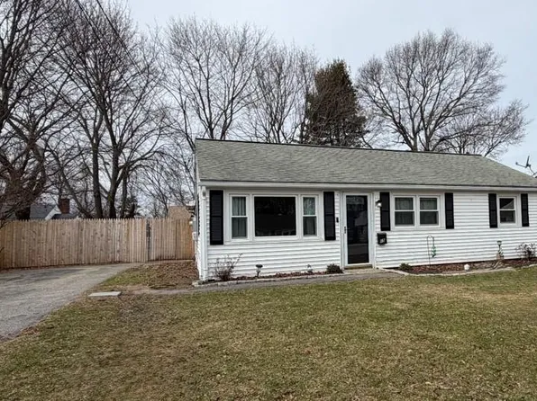 15 Rosedale Dr, Bristol, RI 02809