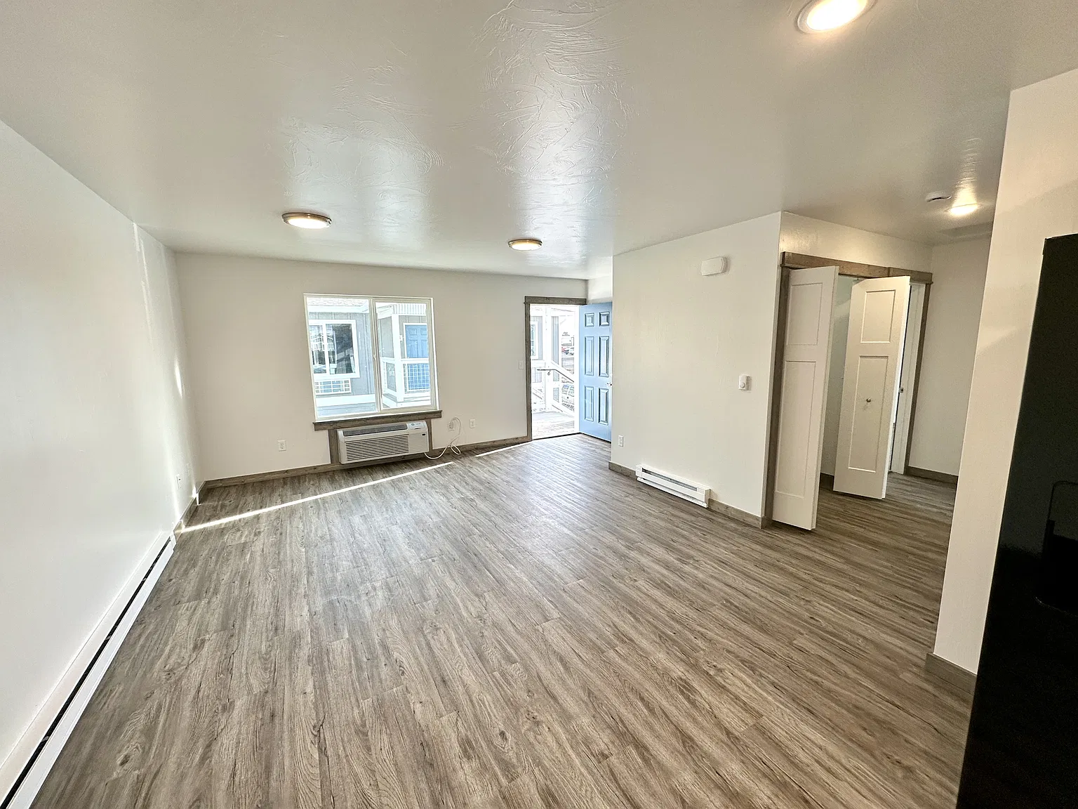 3191 Queen Anns Street - 3 — Photo 4