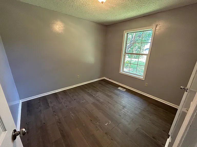 1910 S Governor St — Photo 5