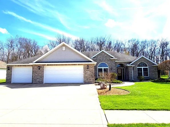 1512 Henney St, Angola, IN 46703