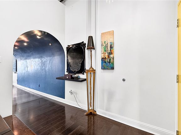 4th image of 2250 Mary St APT 315