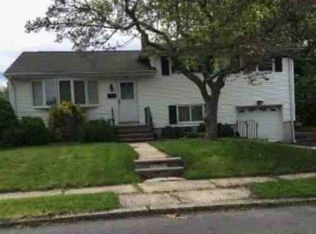 90 Harding Ave, Dumont, NJ 07628