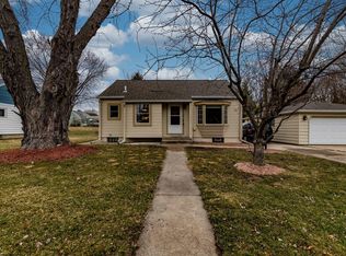 714 E Main St, Eagle, WI 53119
