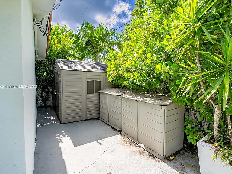 1360 SW 16th St — Photo 33