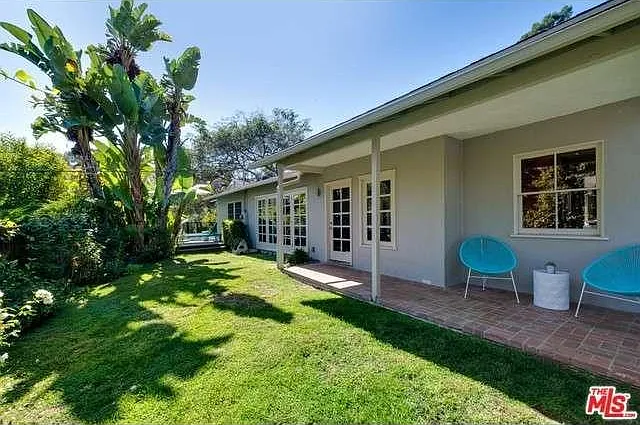 8618 Appian Way — Photo 12