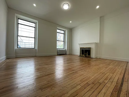 Rented by HOLTON REAL ESTATE INC. | media 11